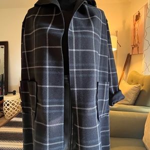 Black checkered over sized jacket perfect for fall. Size S . Bought in Italy.